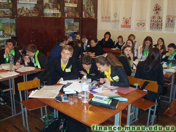 Фінальний етап IX Всеукраїнського учнівського турніру юних економістів. Фото 2.